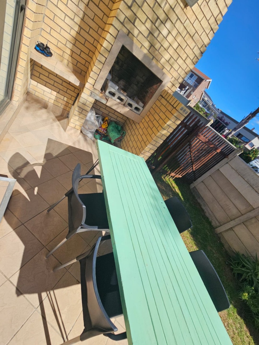 To Let 3 Bedroom Property for Rent in Wavecrest Eastern Cape